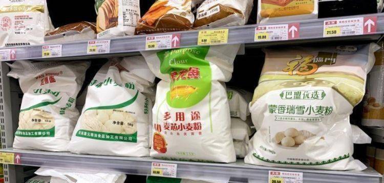 买面粉时<strong></p>
<p>面粉价格</strong>，不是价格越贵越好，认准这3种买，回回买到优质面粉！
