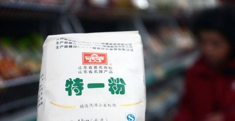 懂行人买面粉<strong></p>
<p>面粉价格</strong>，别光看价格，牢记“3看3不要”，挑到优质好面粉