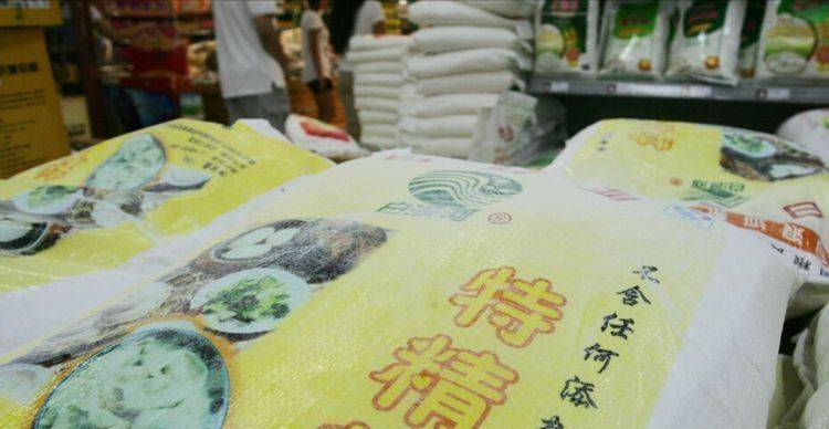 懂行人买面粉<strong></p>
<p>面粉价格</strong>，别光看价格，牢记“3看3不要”，挑到优质好面粉
