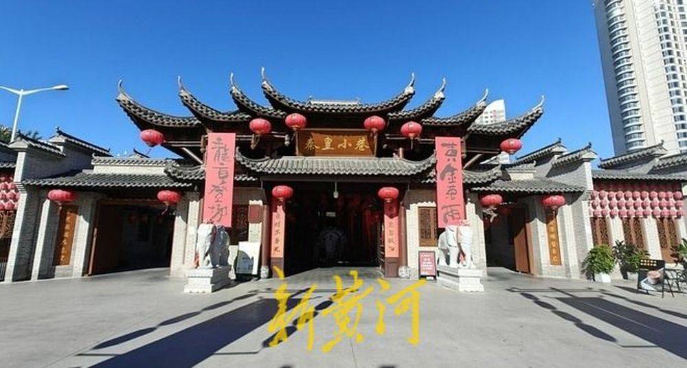 秦皇岛一网红夜市被指违规占用规划绿地却经营4年之久<strong></p>
<p>币圈一天</strong>，当地回应：无审批手续 | 刚调查