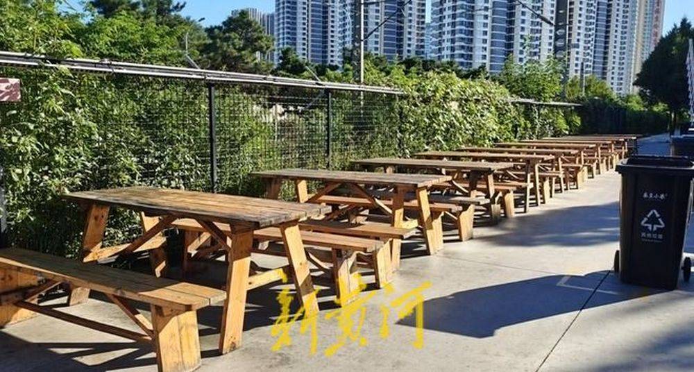 秦皇岛一网红夜市被指违规占用规划绿地却经营4年之久<strong></p>
<p>币圈一天</strong>，当地回应：无审批手续 | 刚调查