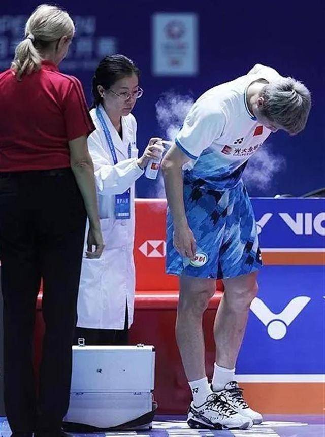 羽毛球世界第一石宇奇比赛中突发意外<strong></p>
<p>币圈一天</strong>，被担架抬走后留院观察