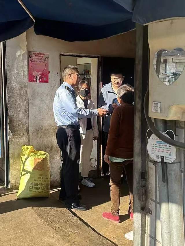 江苏一地多位村民称送自种菜籽到油坊榨油变“臭油”<strong></p>
<p>华夏评级币</strong>，期盼职能部门查明真相