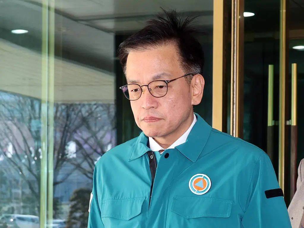 最新消息：黑匣子部分受损！179人遇难<strong></p>
<p>币圈分享</strong>，有人一家9口都在机上，济州航空CEO鞠躬道歉！航司：事发前已投保10亿美元责任保险赔偿