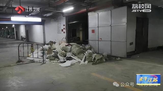 突发！江苏一小区地下车库起火<strong></p>
<p>碳币</strong>，里面堆满了，居民：失火前已多次举报