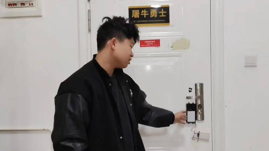 这室友靠谱！长沙一学生花80元为宿舍自制指纹锁：从小喜欢捣鼓<strong></p>
<p>水币网</strong>，做出来感觉特别爽