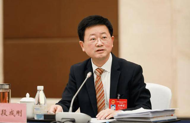 重庆：坚决拥护党中央决定<strong></p>
<p>炒华克金</strong>，深刻汲取教训
