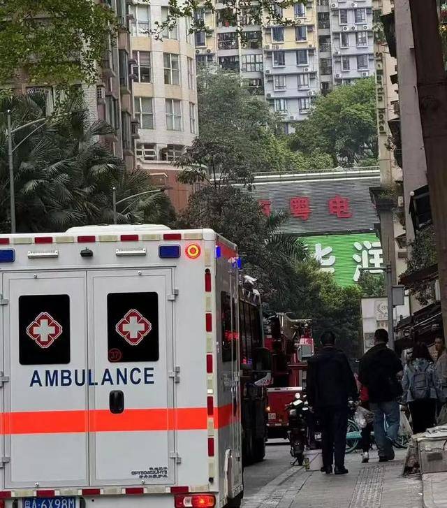 “右眼几乎失明<strong></p>
<p>银民币</strong>，手部截肢”！广州一男孩在家做实验被炸伤，最新情况