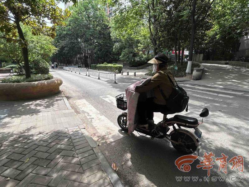 西安14岁初中生骑车回家在小区被撞 孩子说肇事司机下车看<strong></p>
<p>裁判</strong>了看就离开