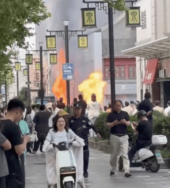 5人受伤<strong></p>
<p>汽水</strong>，1人失联！济南泉城路发生火灾，官方通报