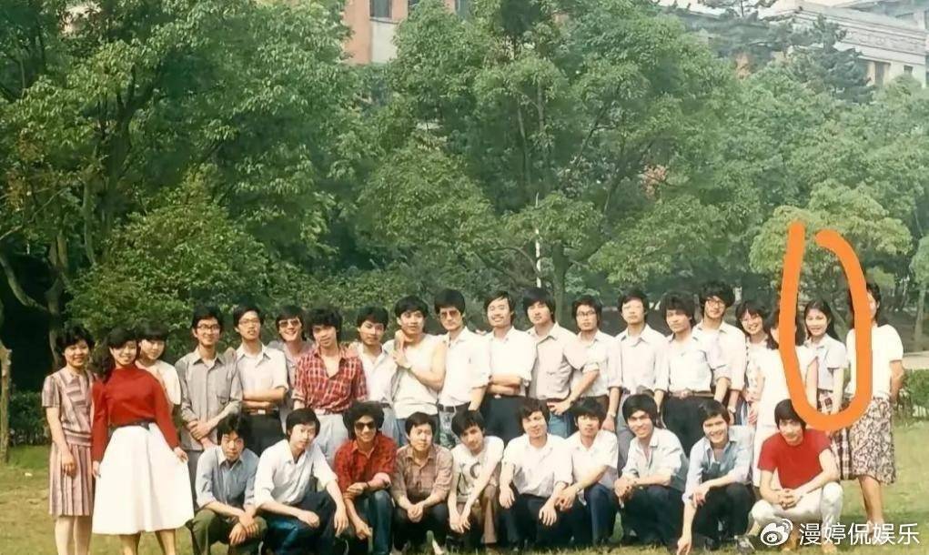 杜建英大学旧照曝光<strong></p>
<p>比特币官网</strong>，难怪能上位！两儿子名字暗藏深意，手握股权