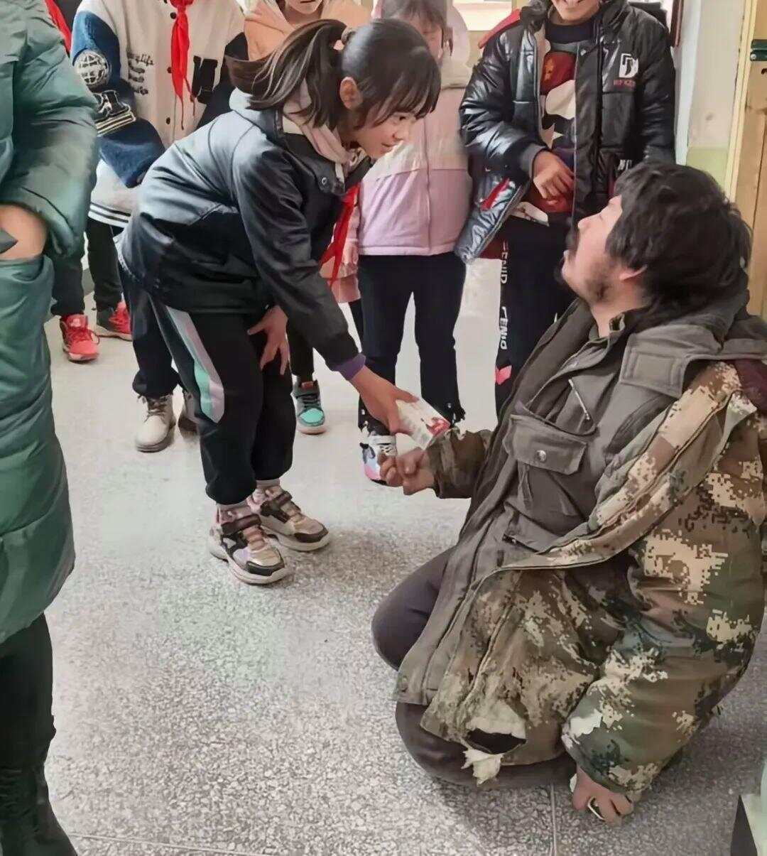 遗憾！受拾荒者资助感动全网女孩意外去世<strong></p>
<p>比特币客户端下载</strong>，此前两人相见泪流满面感动全网