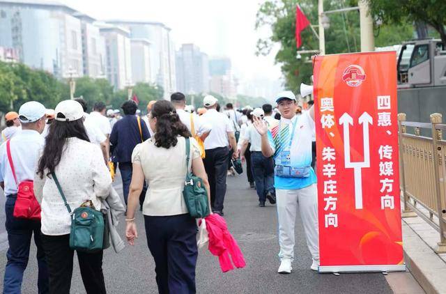 4万余名观礼人员50分钟内快速疏散<strong></p>
<p>比特币最新行情价格</strong>，参加招待会的嘉宾半小时内完成转场