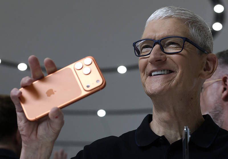 iPhone 17只是开始！苹果将陆续推出10款新品<strong></p>
<p>比特币现价</strong>，首款无显示屏智能眼镜也将亮相