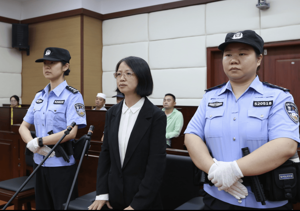 敛财5448万元<strong></p>
<p>比特币今天行情</strong>，女厅官杨慧当庭认罪！“为了一栋别墅，把努力大半生的政治生命和人身自由全赔进去了”
