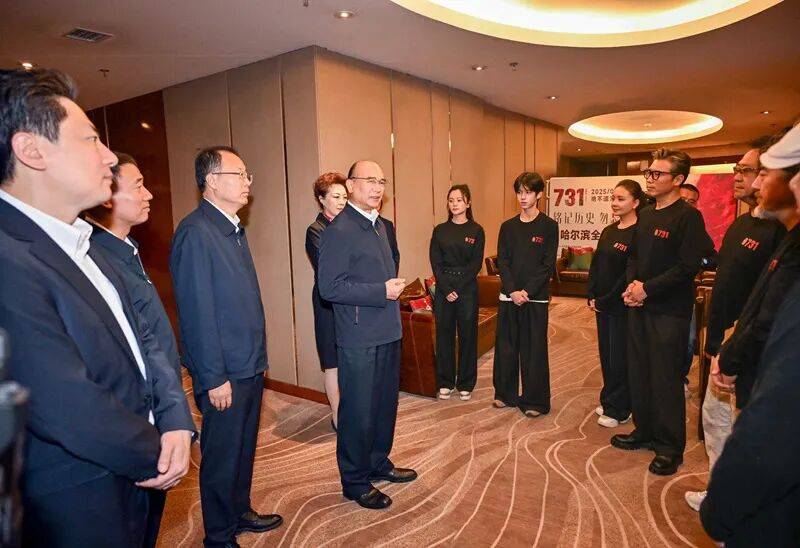 黑龙江省委书记许勤、省政协主席蓝绍敏<strong></p>
<p>比特币市值</strong>，出席《731》全球首映