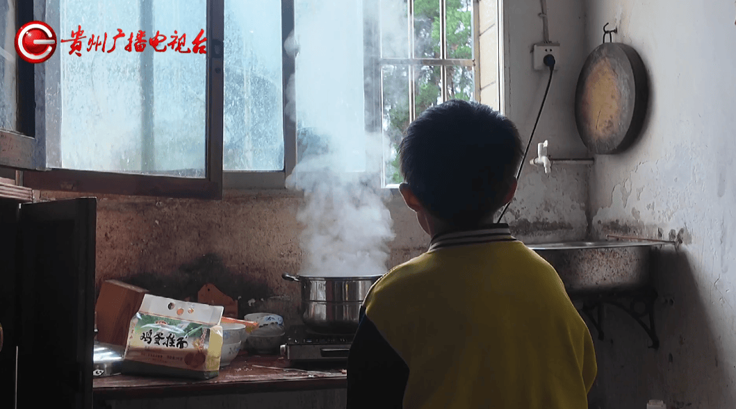 心酸！12岁男孩“独居”贵阳一安置房内<strong></p>
<p>比特币交易市场</strong>，父亲回应：迫于无奈，因为……