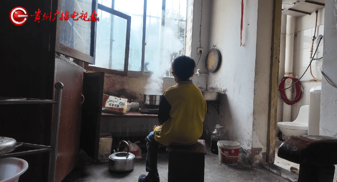 心酸！12岁男孩“独居”贵阳一安置房内<strong></p>
<p>比特币交易市场</strong>，父亲回应：迫于无奈，因为……