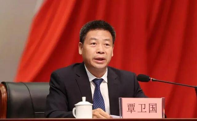 中央批准任省委常委后<strong></p>
<p>比特币交易市场</strong>，他被免去副省长职务