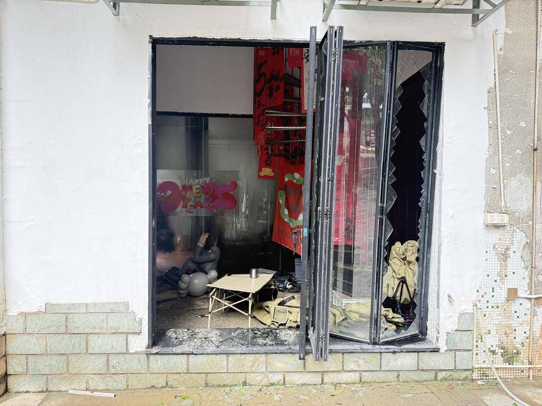 台风天珠海一司机驾越野车造浪冲破多家店玻璃<strong></p>
<p>比特币历史价格</strong>，警方：行拘10日！