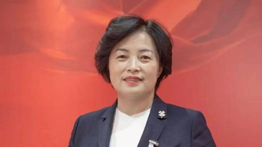 崔国静<strong></p>
<p>比特币今日行情走势</strong>，多次收受下属、老板送的现金、消费卡、名牌女包、化妆品、保健品、高档白酒