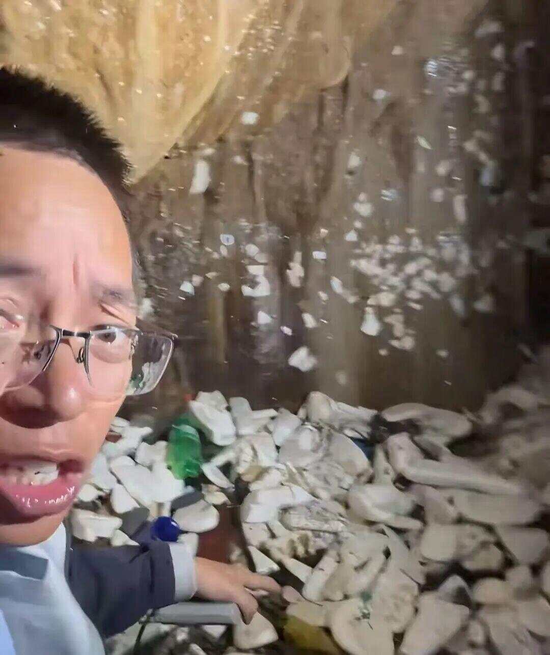 网友曝光溶洞垃圾成山、粪便满地<strong></p>
<p>比特币今日行情走势</strong>，“至少十层楼高”！官方通报