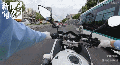 事发上海晚高峰！汹涌车流中<strong></p>
<p>比特币多少钱</strong>，一男子绝望跳车，直奔民警而去……