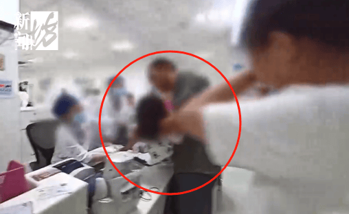 事发上海晚高峰！汹涌车流中<strong></p>
<p>比特币多少钱</strong>，一男子绝望跳车，直奔民警而去……