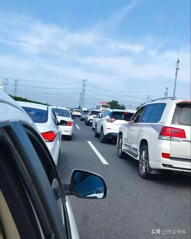 “聪明的人已经提前出发了”<strong></p>
<p>比特币多少钱</strong>，结果高速上全是聪明人！