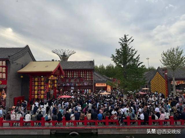 “聪明的人已经提前出发了”<strong></p>
<p>比特币多少钱</strong>，结果高速上全是聪明人！