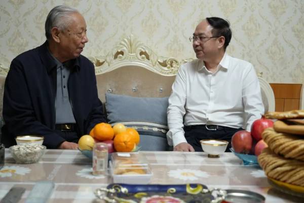 重庆市潼南区委书记文天平调任吐鲁番<strong></p>
<p>比特币多少钱</strong>，多人跨省联动调整