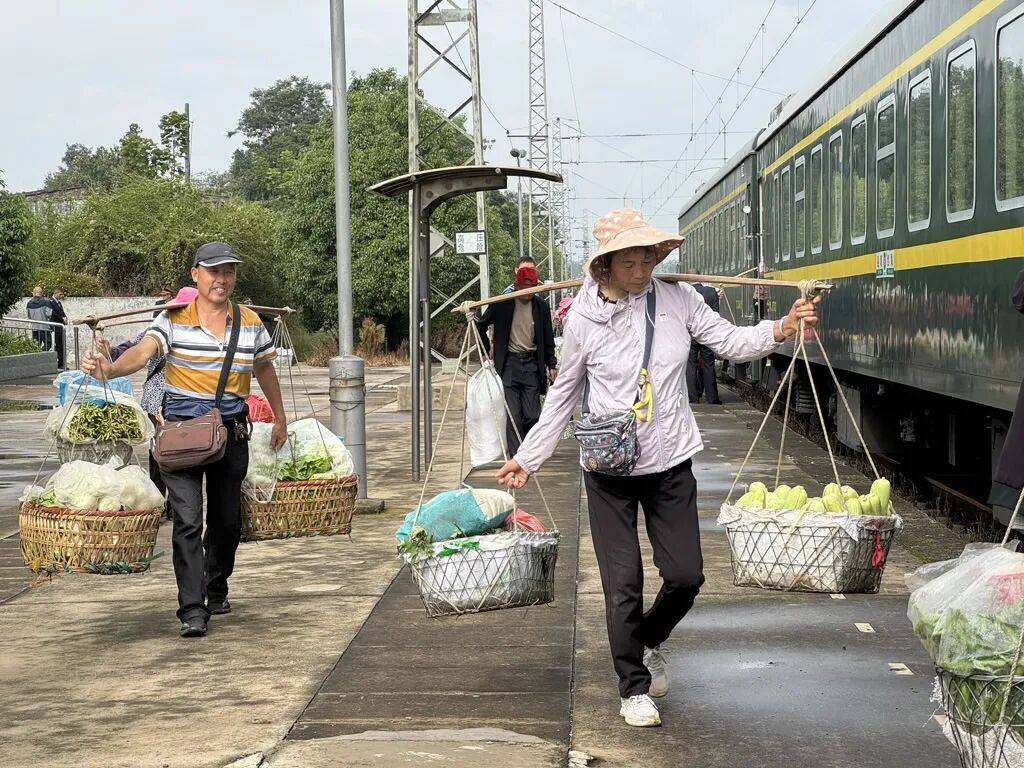 纸质火车票退场<strong></p>
<p>比特币多少钱</strong>，每道折痕里都藏着远方、爱情与山河记忆