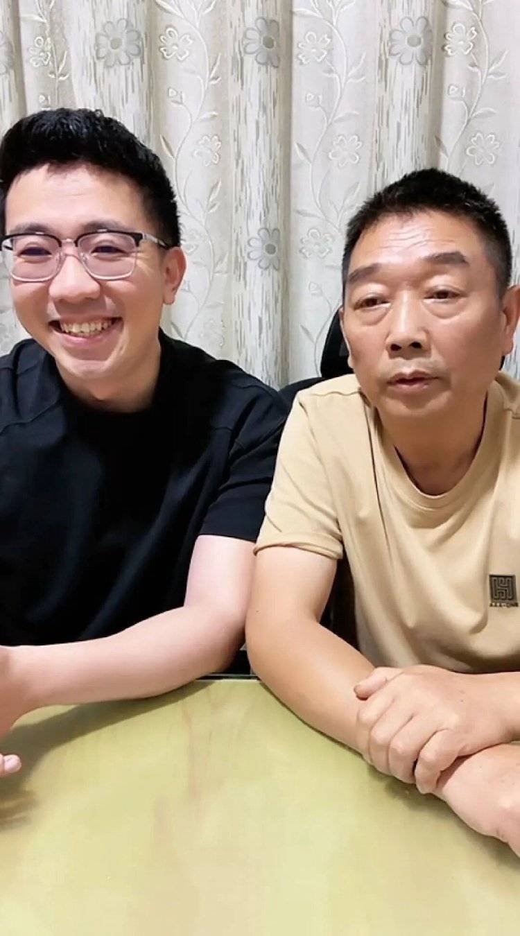 章莹颖男友国庆探望章父并协助直播<strong></p>
<p>美元比特币</strong>，网友劝其早点结婚，本人回应
