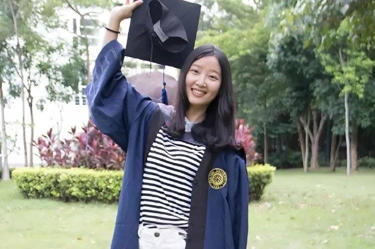 章莹颖男友国庆探望章父并协助直播<strong></p>
<p>美元比特币</strong>，网友劝其早点结婚，本人回应