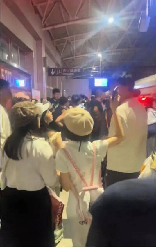 大连地铁发生故障停运一小时<strong></p>
<p>美元比特币</strong>，目击者称看到120和警车，工作人员否认列车和人相撞，故障原因在落实中