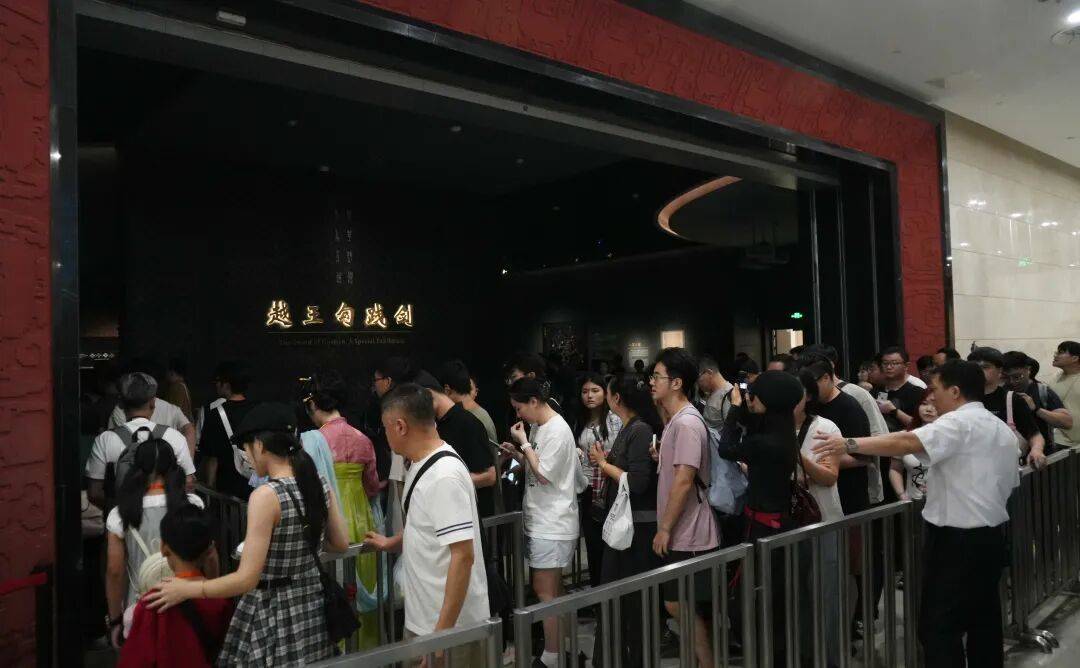 武汉这里什么情况？晚上6点突然排起长队<strong></p>
<p>美元比特币</strong>！有人提前五天全家蹲守……