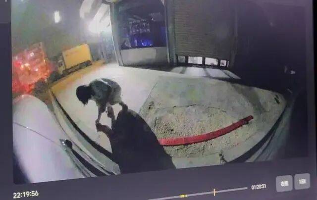 刚提的新车停路边被人放鞭炮崩损千余元<strong></p>
<p>比特币人民币</strong>，车主：因拒绝当晚挪车，20分钟后听到鞭炮声，对方还态度豪横