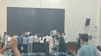 家长跪地被学生轮流踩踏<strong></p>
<p>比特币最高价格</strong>，校方凌晨道歉