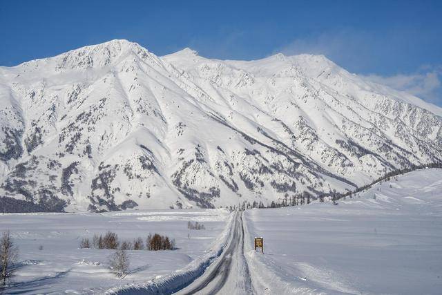 新疆喀纳斯景区遭遇降温降雪<strong></p>
<p>比特币最高价格</strong>，道路仍处于管制状态