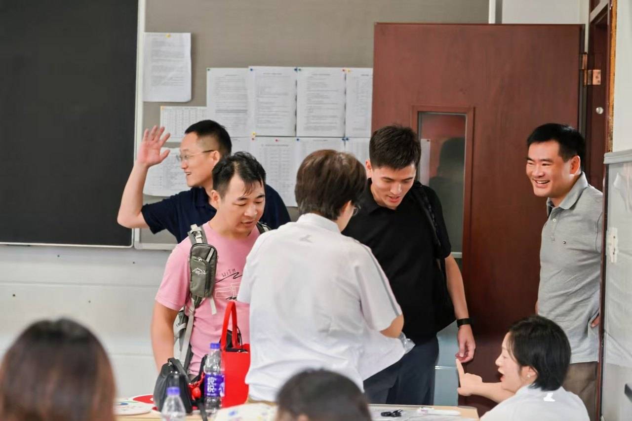 那个让老师骄傲的“调皮”班级！30年同学聚会<strong></p>
<p>比特币今日最新价格行情</strong>，还伴有一封来自贵州的感谢信
