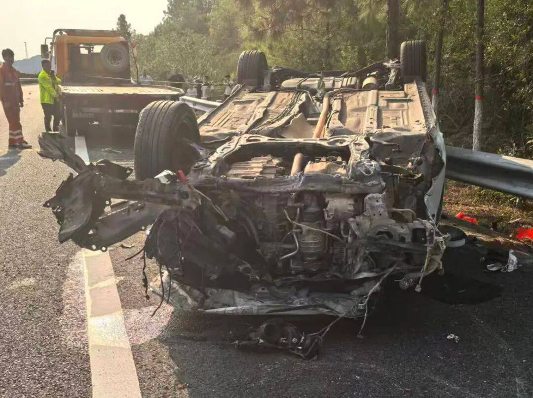 “我撒谎天打雷劈！”男子高速突然强行变道致翻车<strong></p>
<p>比特币现在价格</strong>，反诬赖对方