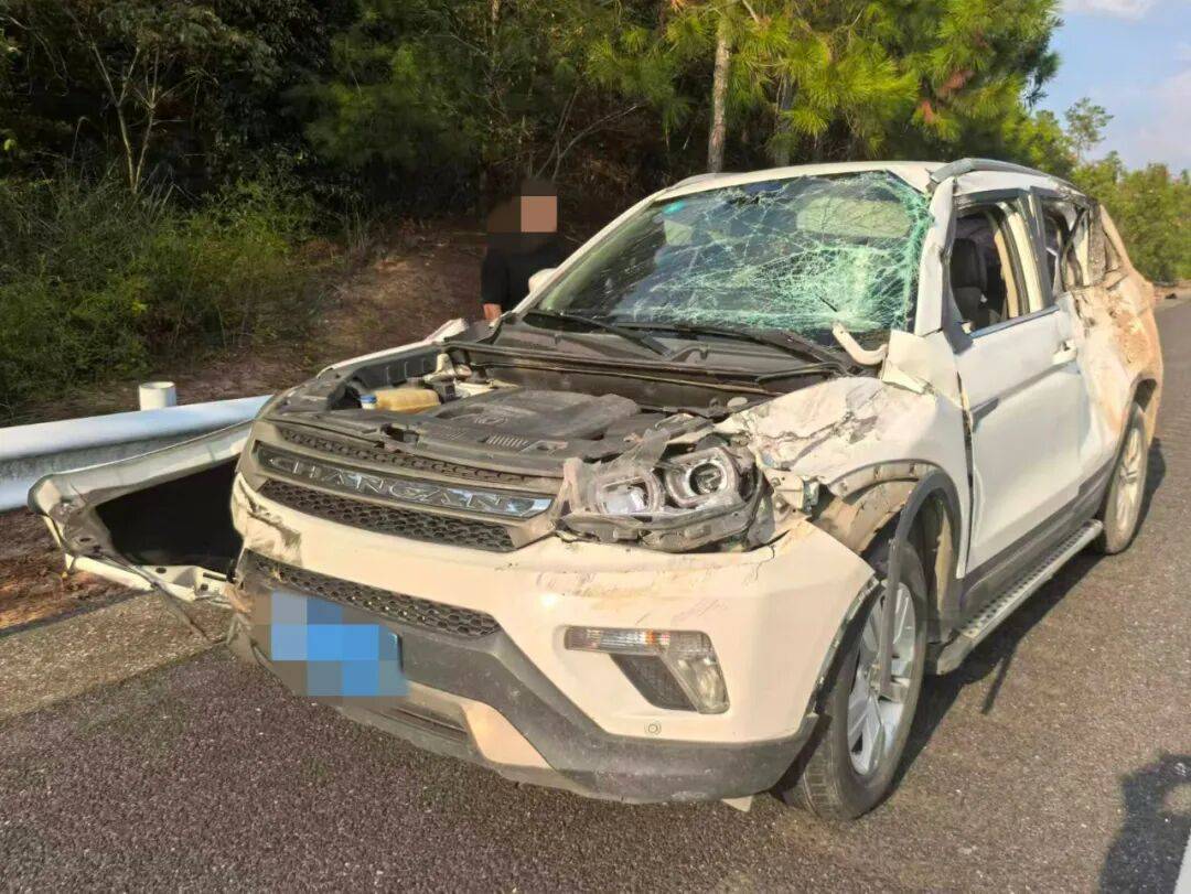 “我撒谎天打雷劈！”男子高速突然强行变道致翻车<strong></p>
<p>比特币现在价格</strong>，反诬赖对方