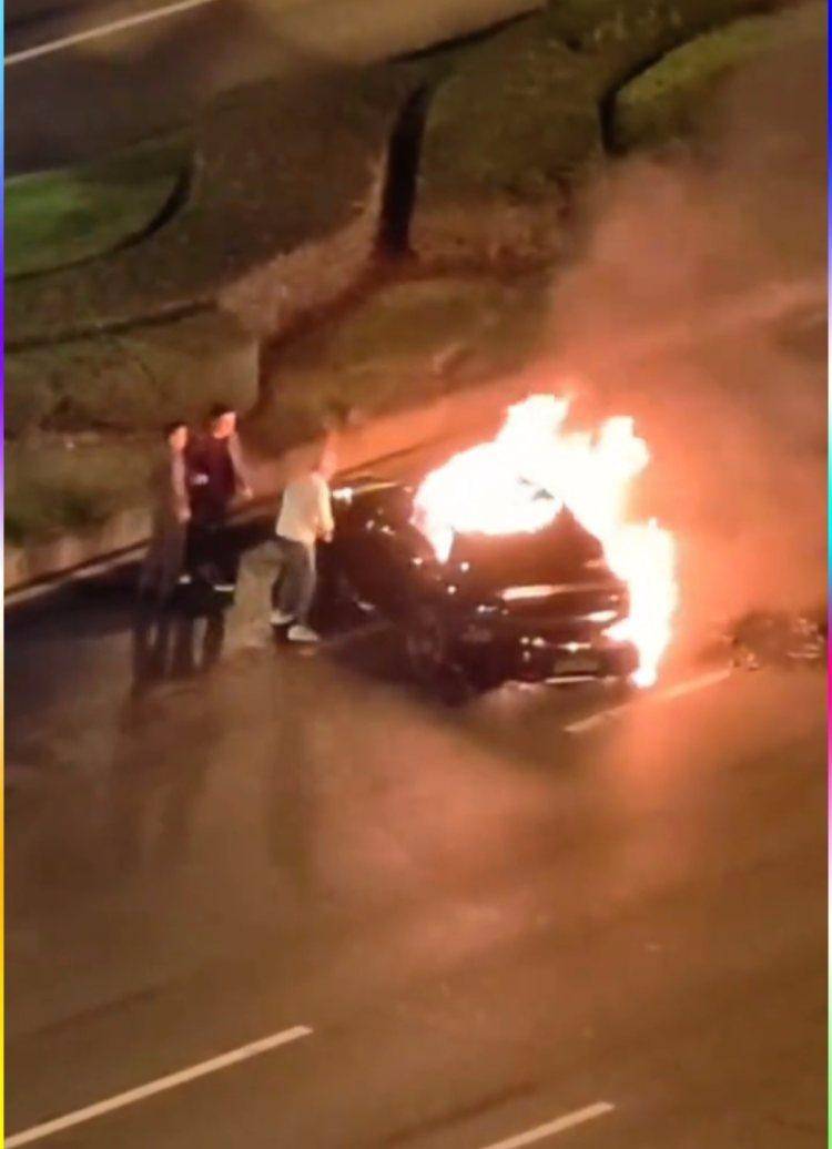成都发生一起严重交通事故<strong></p>
<p>比特币实时</strong>，上游新闻实地探访：燃烧留下的印记仍在