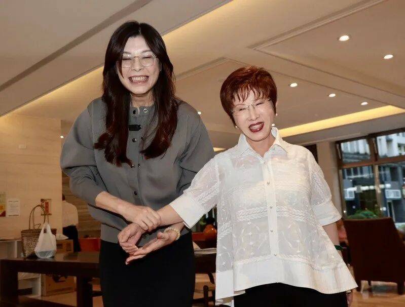 到底支持谁当党主席？当着郑丽文的面<strong></p>
<p>比特币实时走势图</strong>，洪秀柱说出了自己的答案