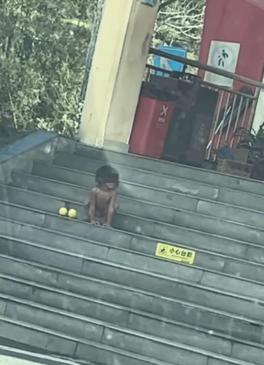 大理回应高速上有家庭带“野人小孩”：父母坚持让娃亲近自然<strong></p>
<p>比特币实时走势图</strong>，生活暂无困难，没虐待