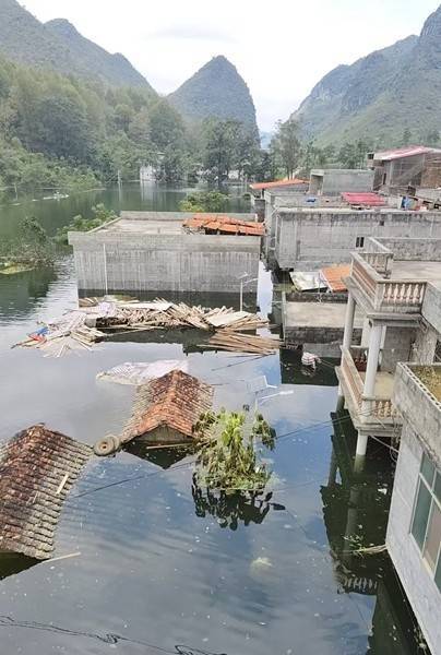 百色多个村庄被困水中已超半月<strong></p>
<p>比特币实时走势图</strong>，长涝难退为何重演？