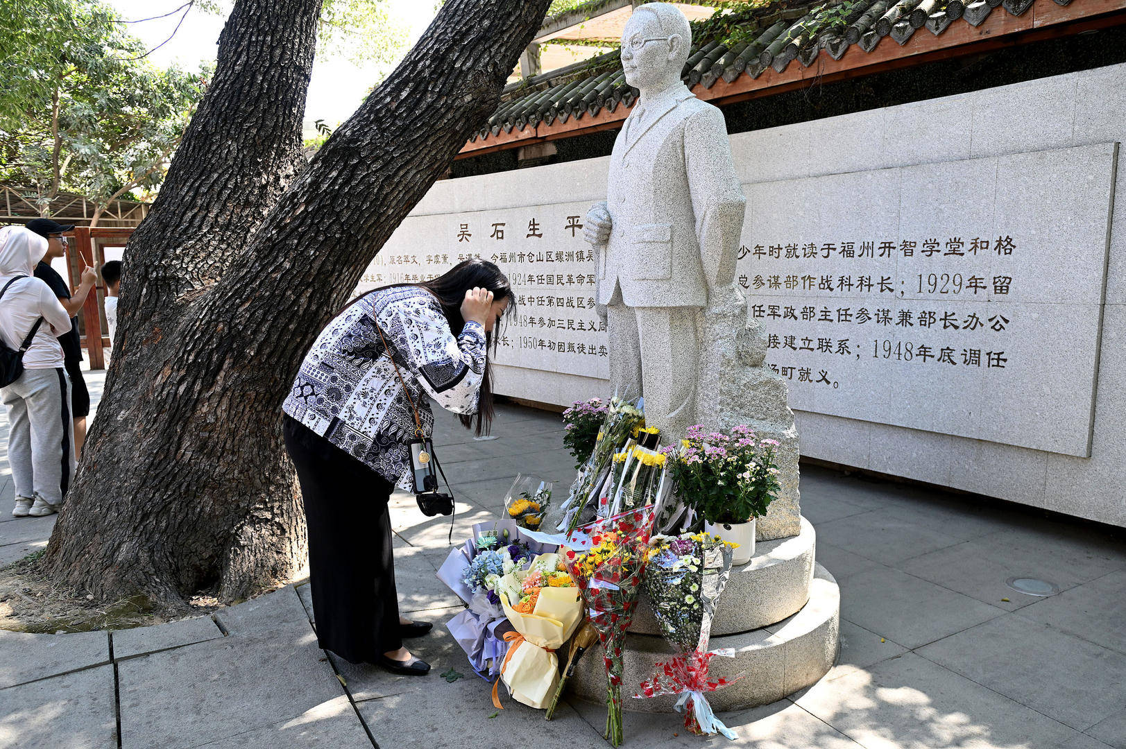 《沉默的荣耀》联合出品人：<strong></p>
<p>比特币视频</strong>我们最终选择向真实深深鞠躬