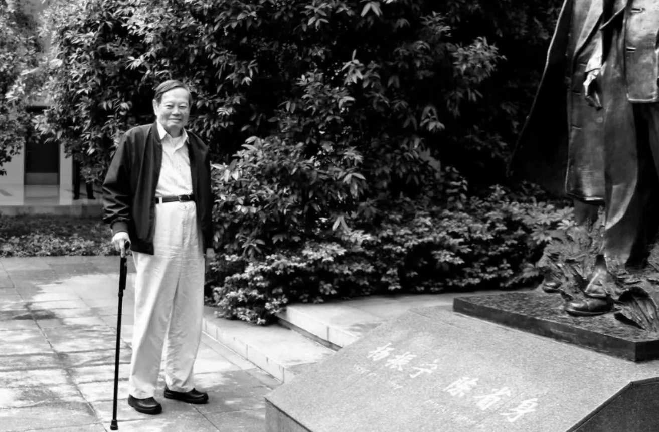 杨振宁为什么连续32年担任东莞理工学院名誉校长<strong></p>
<p>比特币视频</strong>？