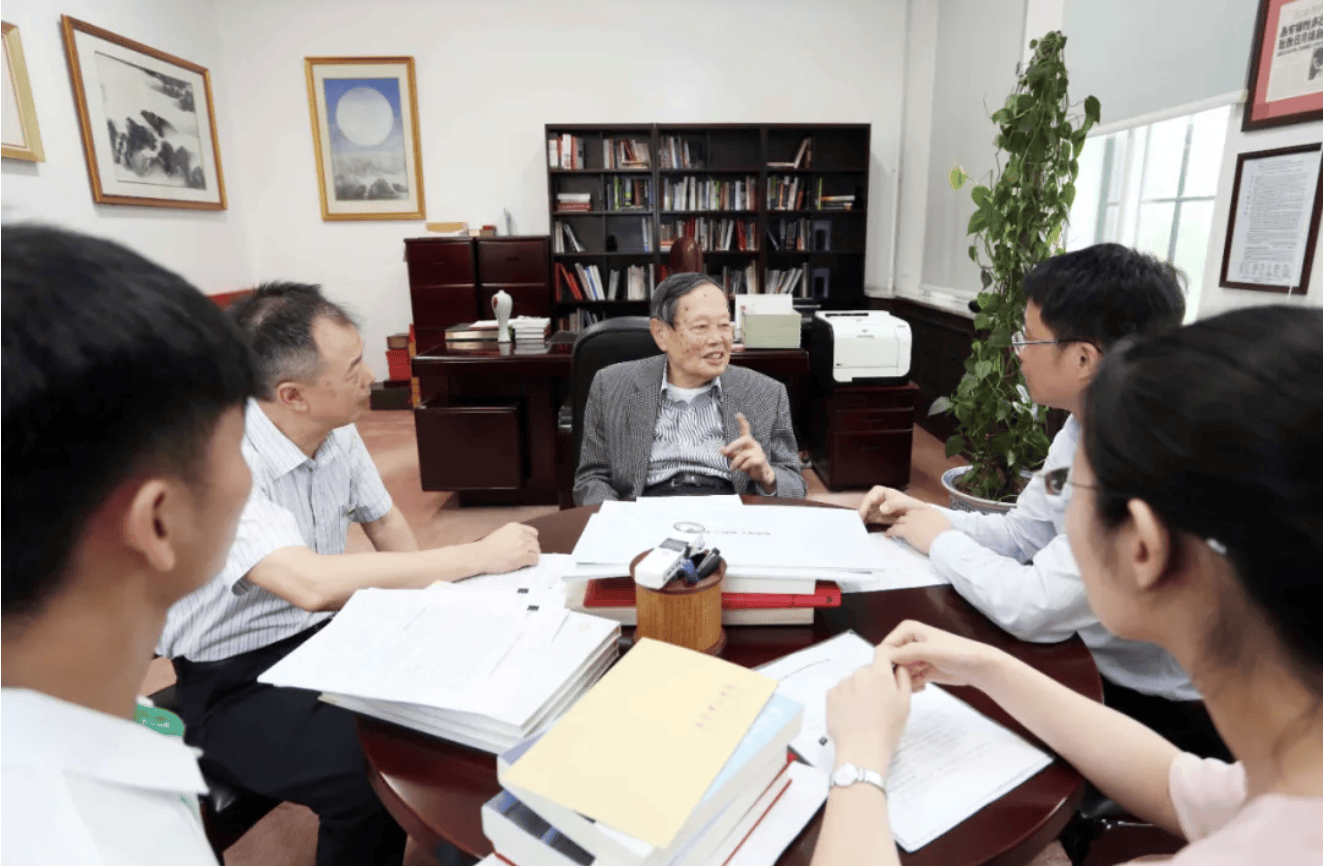 杨振宁为什么连续32年担任东莞理工学院名誉校长<strong></p>
<p>比特币视频</strong>？