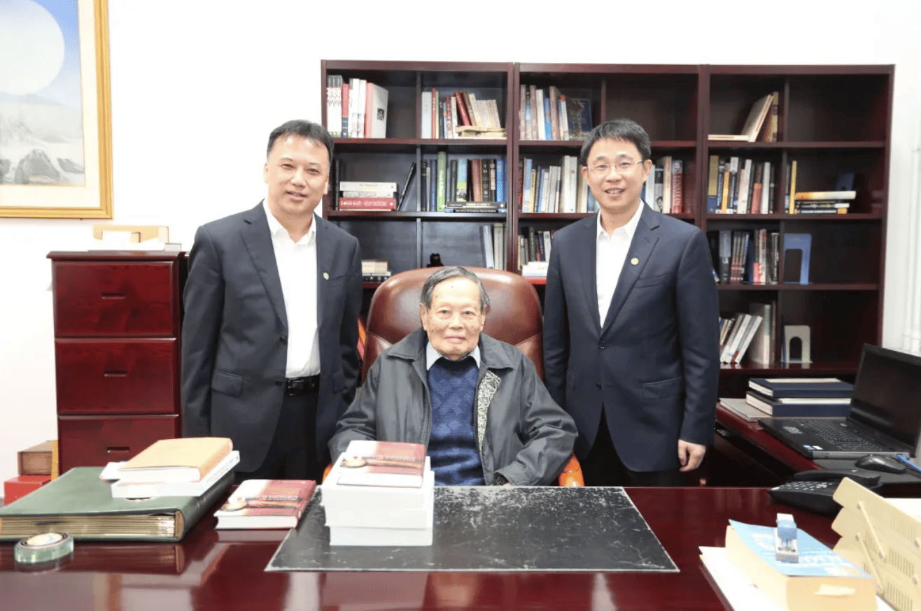 杨振宁为什么连续32年担任东莞理工学院名誉校长<strong></p>
<p>比特币视频</strong>？